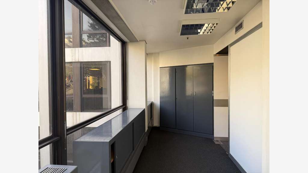 AV bureau 18m² lumineux et climatisé à Saint-Cloud