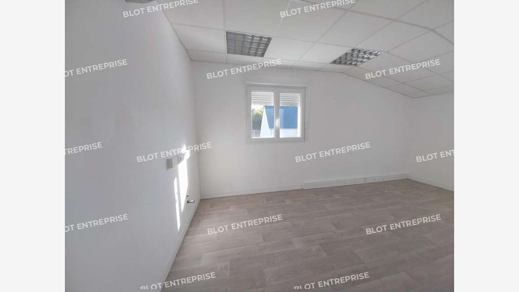 A vendre bureaux de 58m² accès PMR à Saint Lyphard