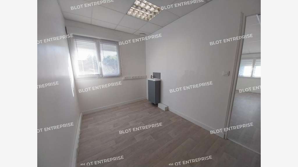 A vendre bureaux de 58m² accès PMR à Saint Lyphard