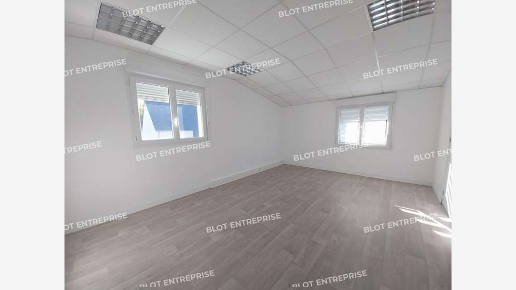 A vendre bureaux de 58m² accès PMR à Saint Lyphard