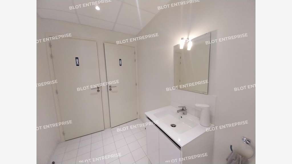 À VENDRE - À LOUER - BUREAUX - LOCAUX COMMERCIAUX 