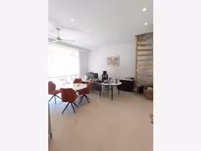 A St Raphaël. A VENDRE. Bureaux modernes, neufs et