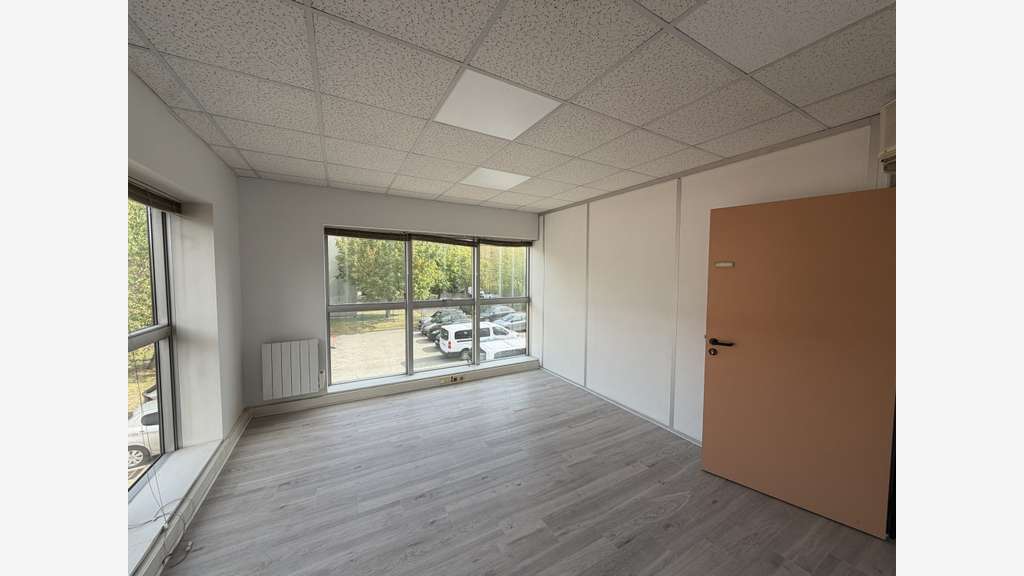 Bureau de 320m² à vendre parc d'activités Trappes