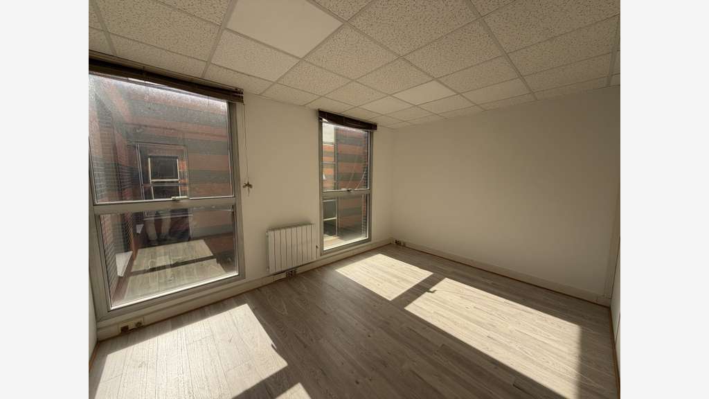 Bureau de 320m² à vendre parc d'activités Trappes