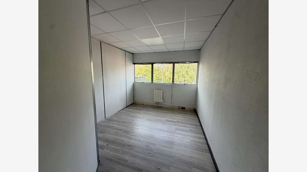 Bureau de 320m² à vendre parc d'activités Trappes