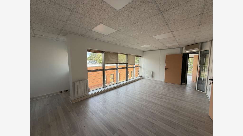 Bureau de 320m² à vendre parc d'activités Trappes