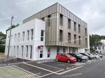 A VENDRE - BUREAUX - 172 m² - TREILLIERES