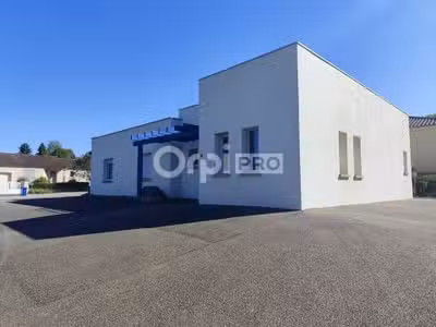Bureau 124m² à vendre à Verneuil-sur-Vienne