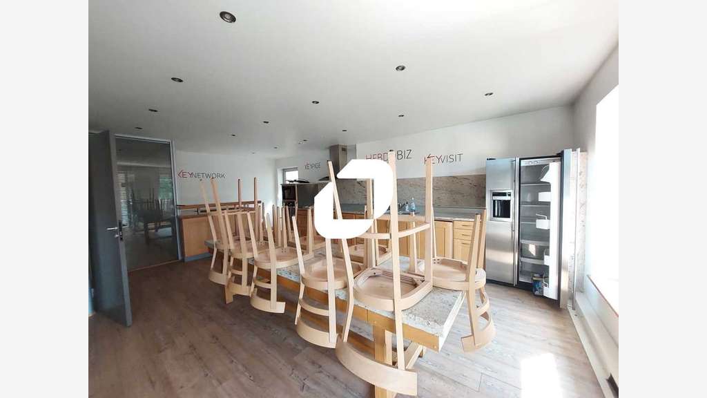 Vente Bureaux 314m² Voisins le bretonneux