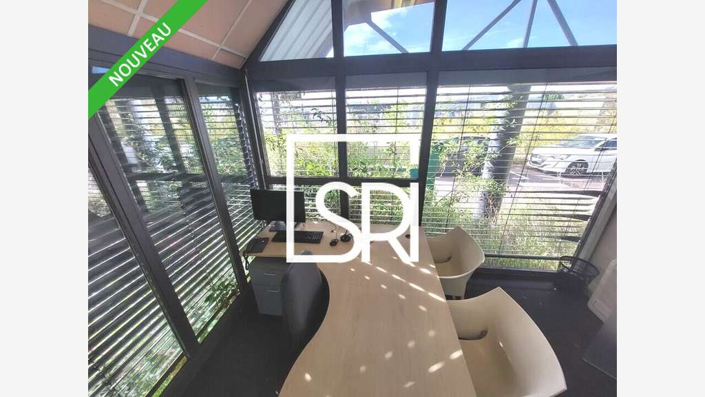 Vente bureaux 990m² à Enval