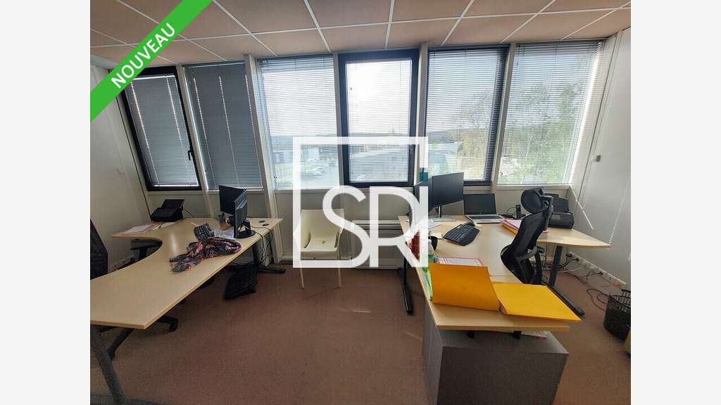 Vente bureaux 990m² à Enval
