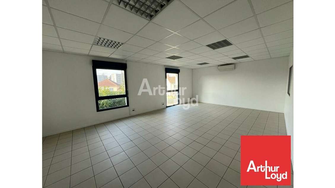 Vente bureaux 139m² R+1 à Poitiers Est Bld Kennedy
