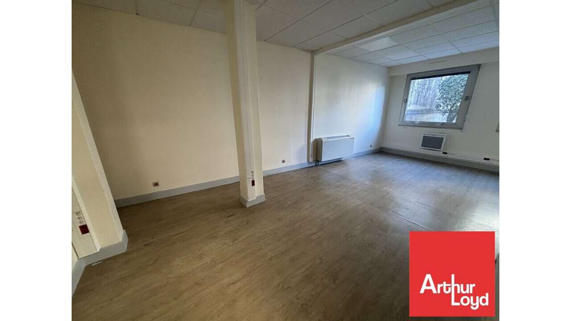 Bureaux 120m² avec parkings à vendre à Poitiers 