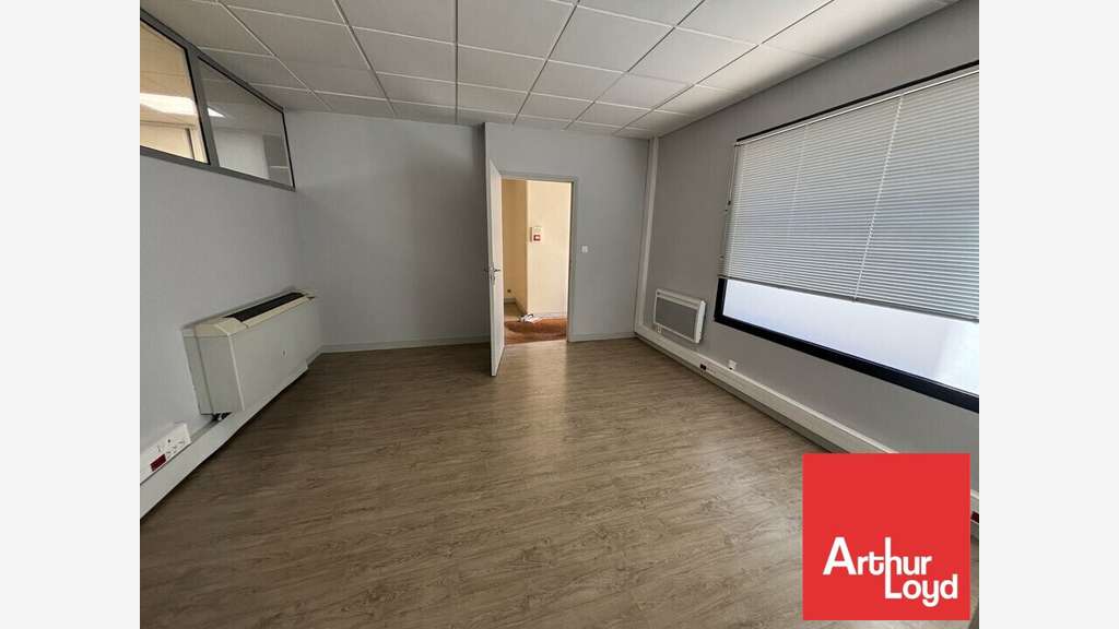 Bureaux 120m² avec parkings à vendre à Poitiers 