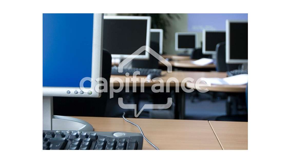 Bureaux 330m² à vendre proche Aire-sur-la-Lys