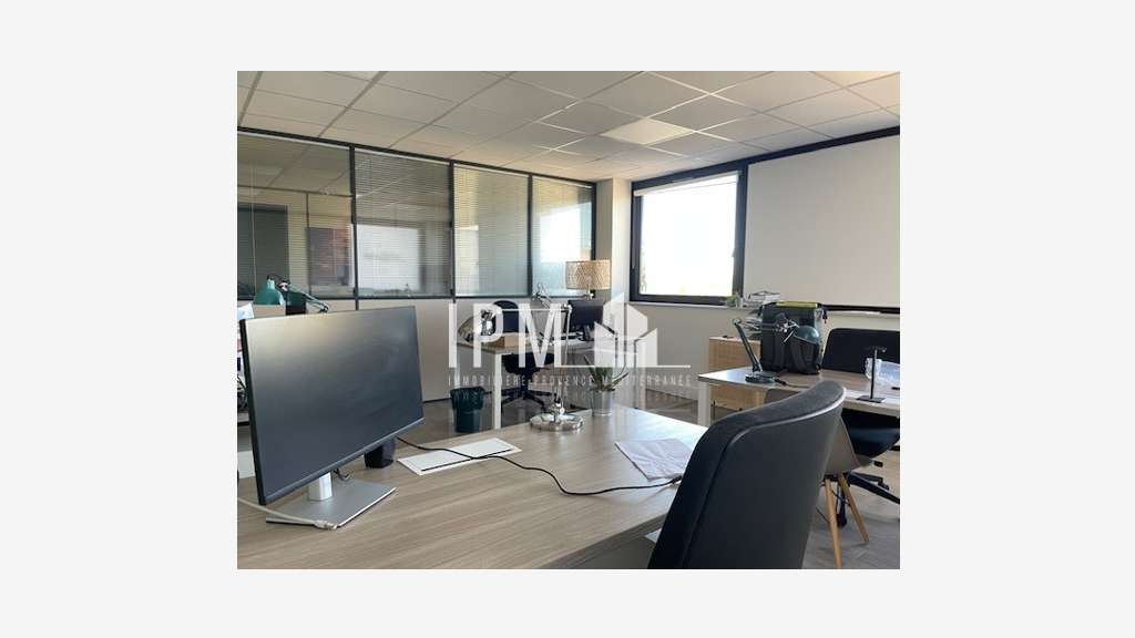 Bureaux 126m² à vendre à Aix Les Milles 13290