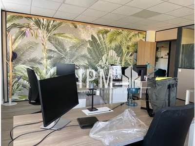 Bureaux 126m² à vendre à Aix Les Milles 13290