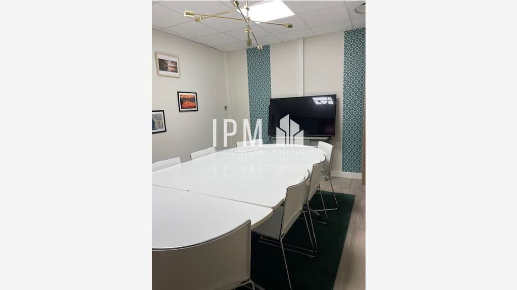 Bureaux 126m² à vendre à Aix Les Milles 13290