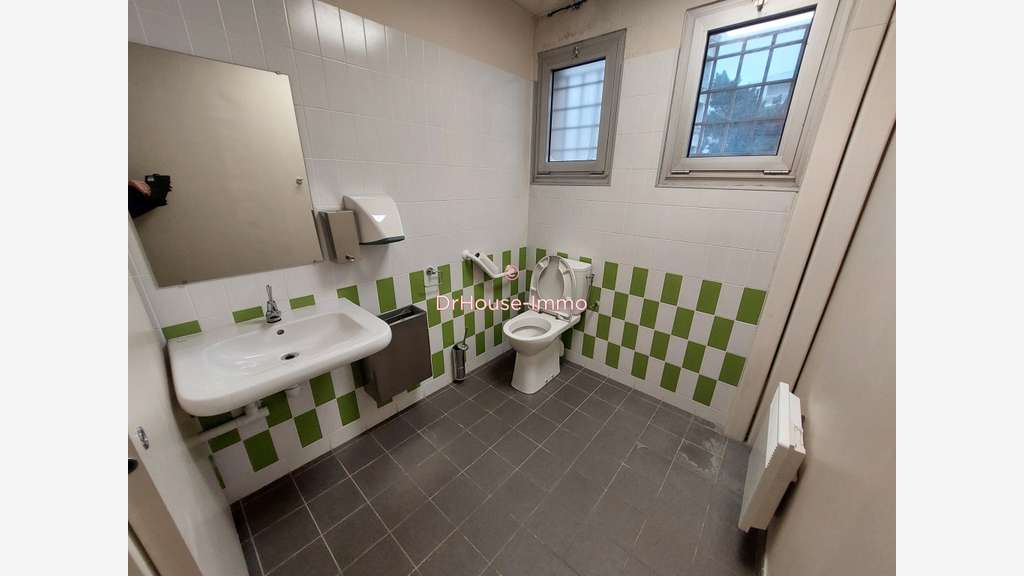 Murs commerciaux 110m² idéal médical à Aix 