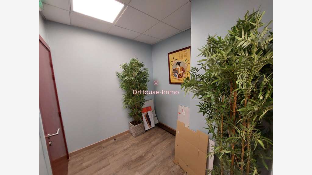 Murs commerciaux 110m² idéal médical à Aix 