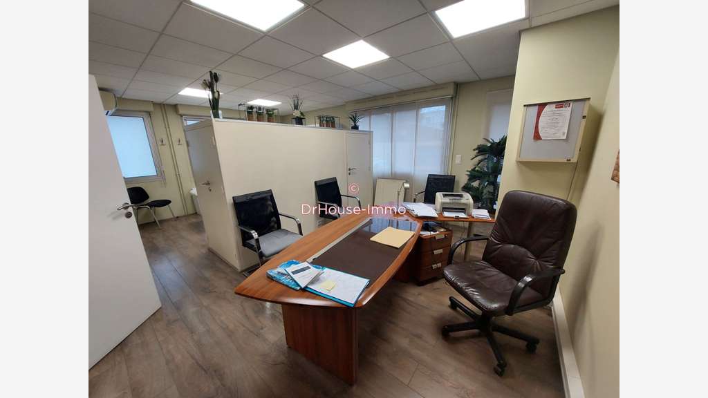 Murs commerciaux 110m² idéal médical à Aix 
