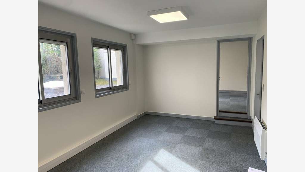 Cède bureaux rénovés 60m² Angoulême coeur de ville