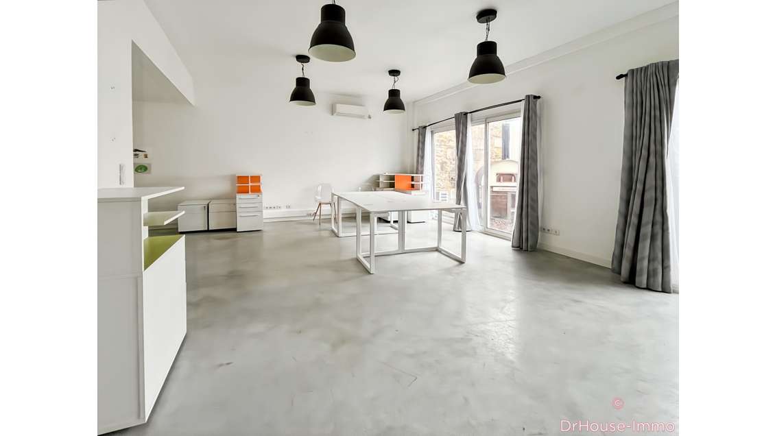 Vente bureaux 80m² stockage 110m² à Angoulème