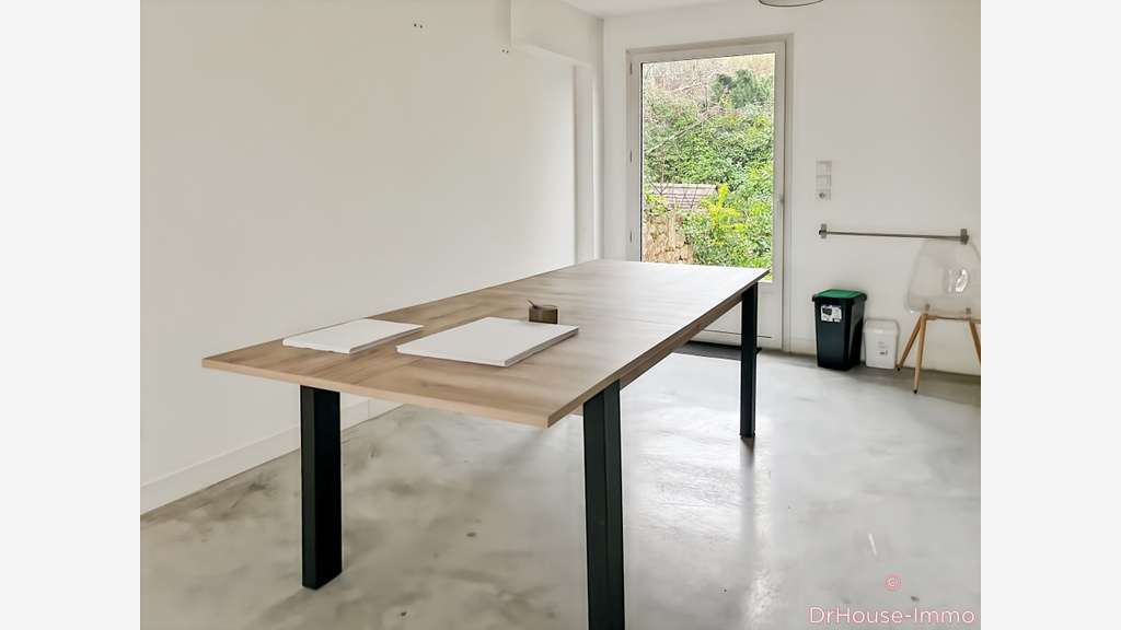 Vente bureaux 80m² stockage 110m² à Angoulème