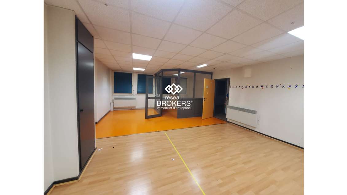 Plateaux de bureaux à vendre proche centre Seynod 