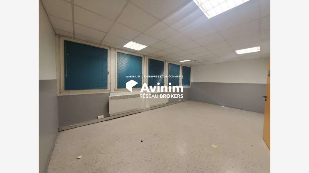 Plateaux de bureaux à vendre proche centre Seynod