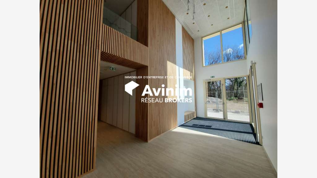Bureaux neufs 158m² + stationnements à vendre - P