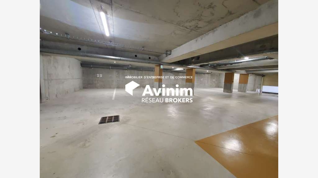 Bureaux neufs 158m² + stationnements à vendre - P