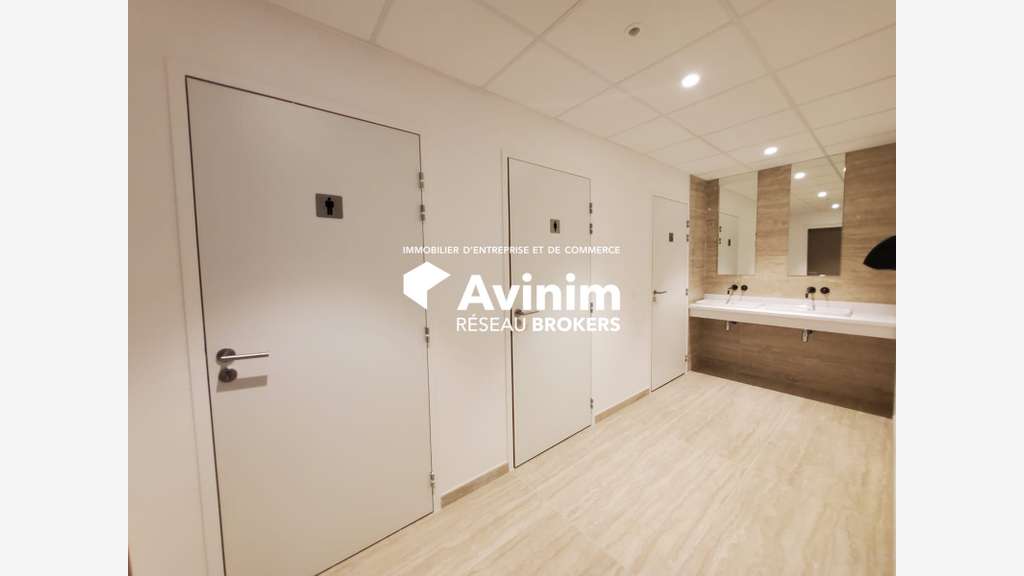 Bureaux neufs 158m² + stationnements à vendre - P