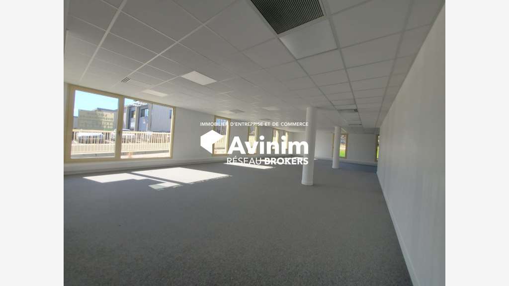 Bureaux neufs 158m² + stationnements à vendre - P