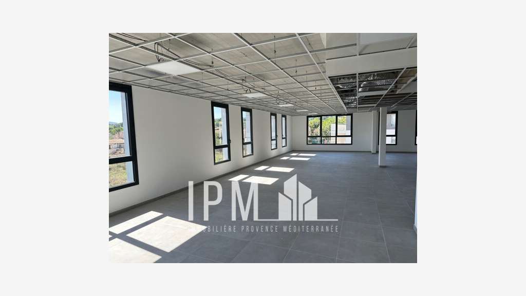 Vente bureaux 153m² à Aubagne ZA de Napollon D96