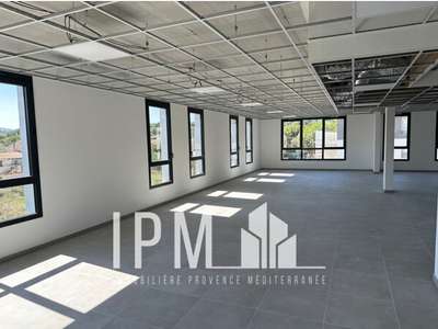 Vente bureaux 153m² à Aubagne ZA de Napollon D96