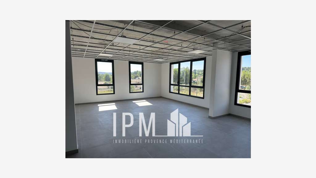 Vente bureaux 153m² à Aubagne ZA de Napollon D96