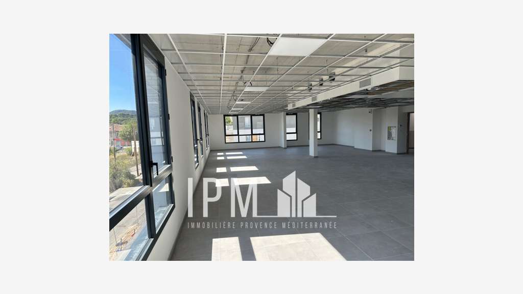 Vente bureaux 153m² à Aubagne ZA de Napollon D96