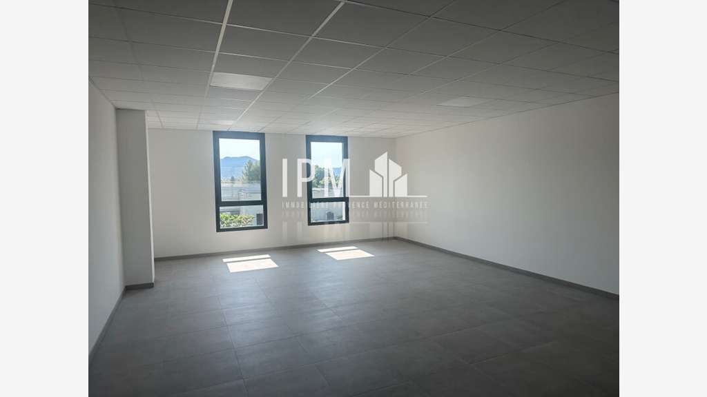 A vendre bureaux 115m² ZA Napollon à Aubagne