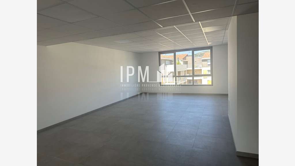 A vendre bureaux 115m² ZA Napollon à Aubagne