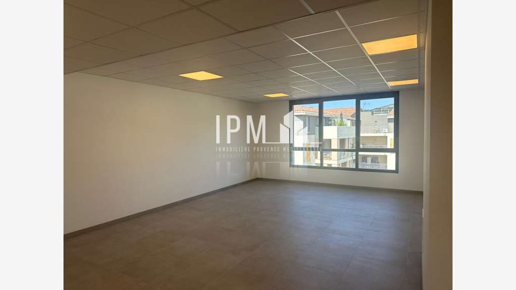 A vendre bureaux 115m² ZA Napollon à Aubagne