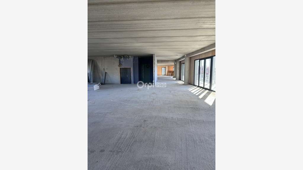 Bureau de 276m² à vendre en étage à Avignon