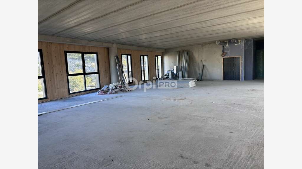Bureau de 276m² à vendre en étage à Avignon