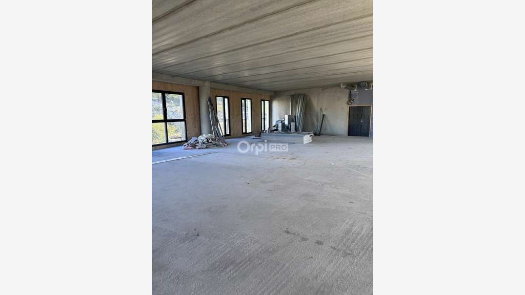 Bureau de 276m² à vendre en étage à Avignon