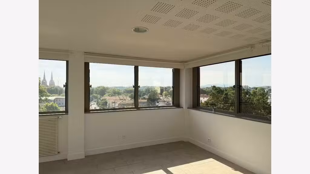 Bureaux 114m² à vendre à Bayonne Palais de Justice
