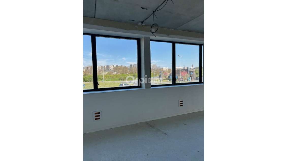 A vendre bureau 850m² R+1 à Bezannes