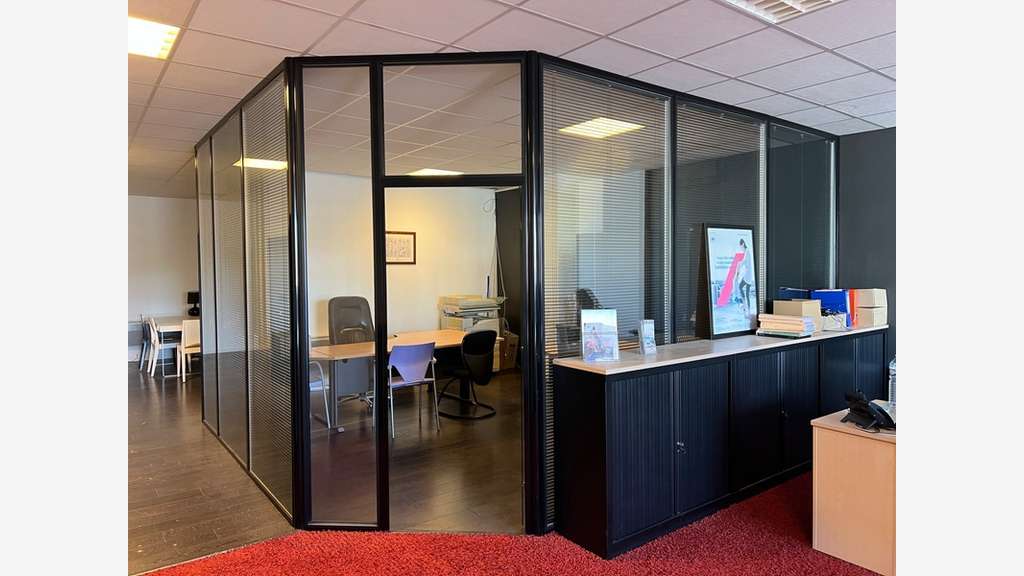 Bureaux fonctionnels 122m² à vendre à Bihorel