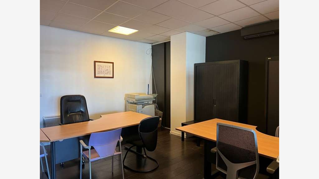 Bureaux fonctionnels 122m² à vendre à Bihorel