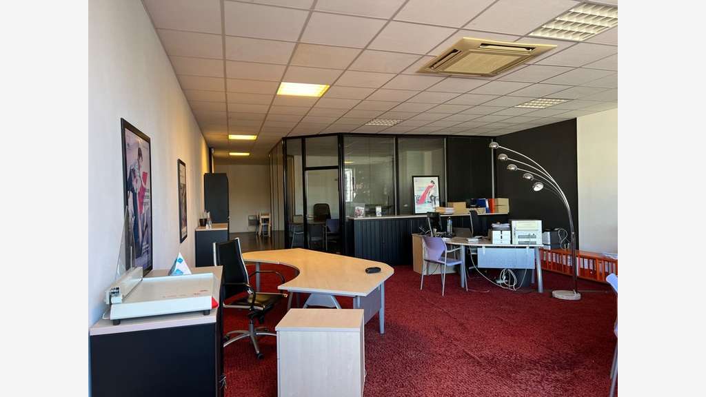 Bureaux fonctionnels 122m² à vendre à Bihorel