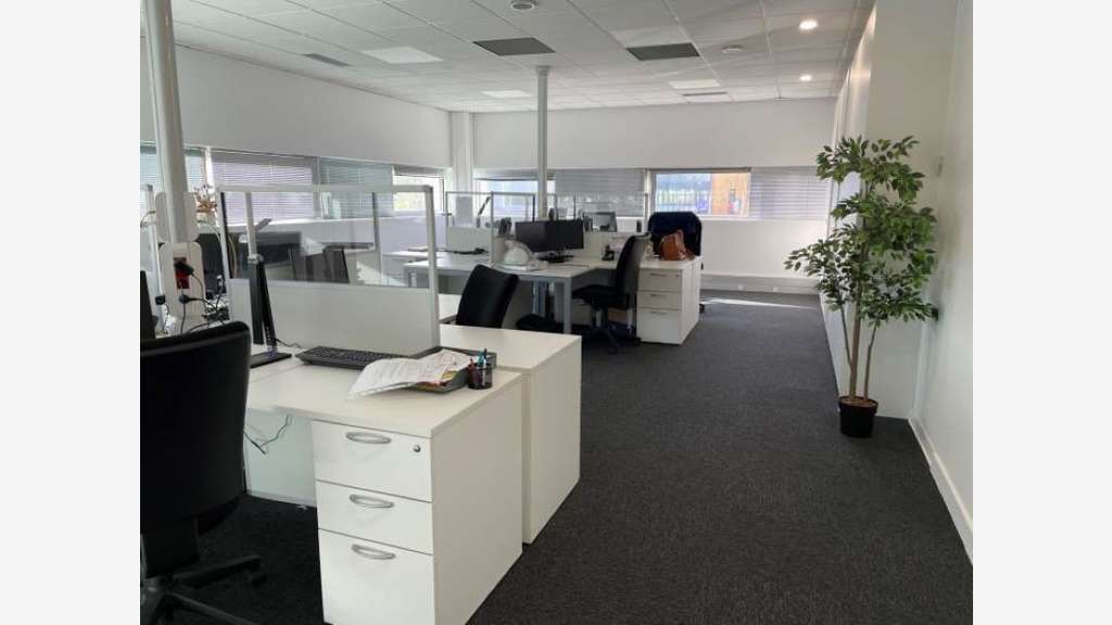 Bureaux 150m² R+1 à vendre proche Bordeaux Lac